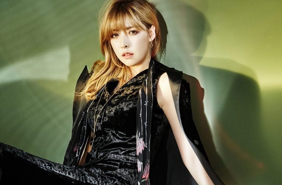 Ca si than tuong Han Quoc bi ep mac ho,  tiep ruou anh 3