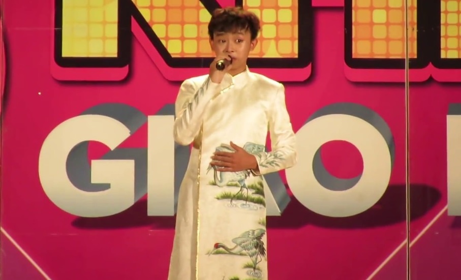 Clip Ho Van Cuong hat 'Phai long con gai Ben Tre' hinh anh