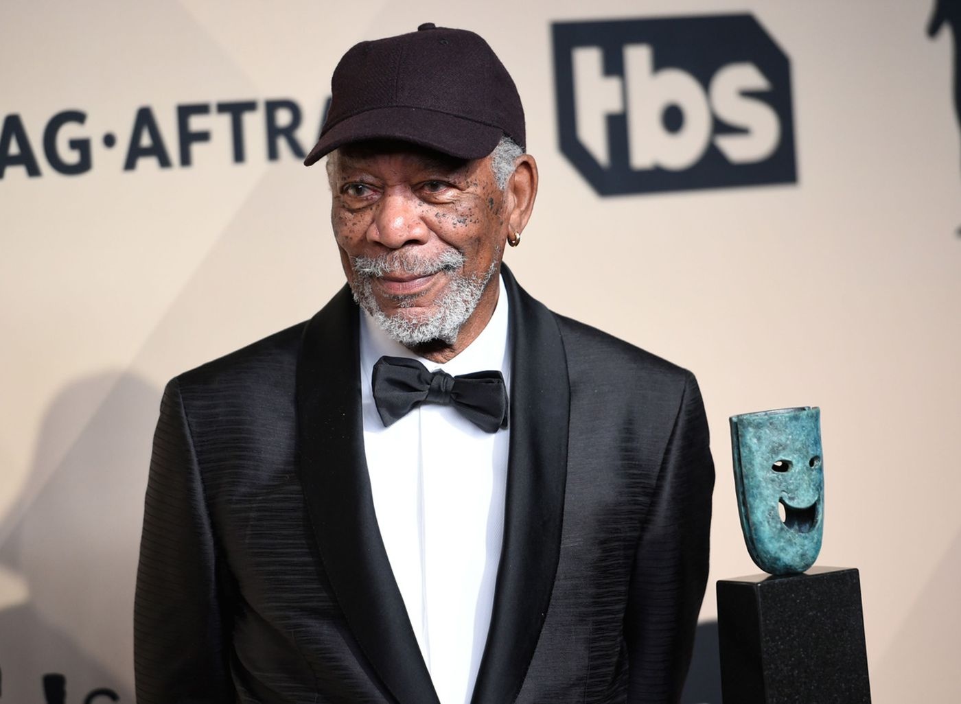 Morgan Freeman xin loi sau cao buoc quay roi anh 2