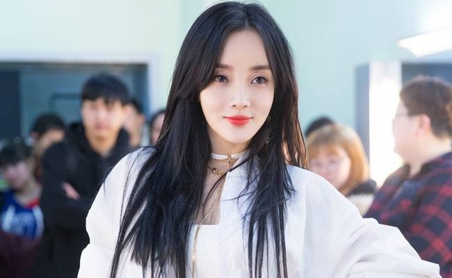 Ly Tieu Lo duoc minh oan vu ngoai tinh voi nhieu sao nam tre hinh anh