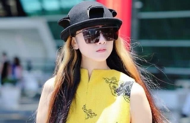 Sao nu 'Anh hung xa dieu': Tuoi 60 trong tre nhu 30 hinh anh