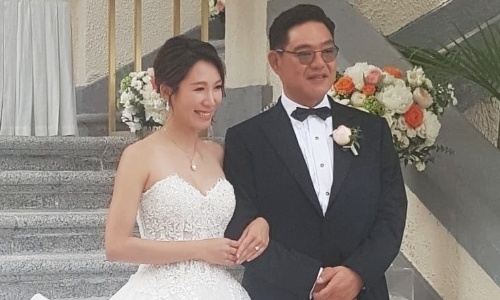 Kieu nu TVB rang ro trong ngay cuoi doanh nhan tuoi U60 hinh anh