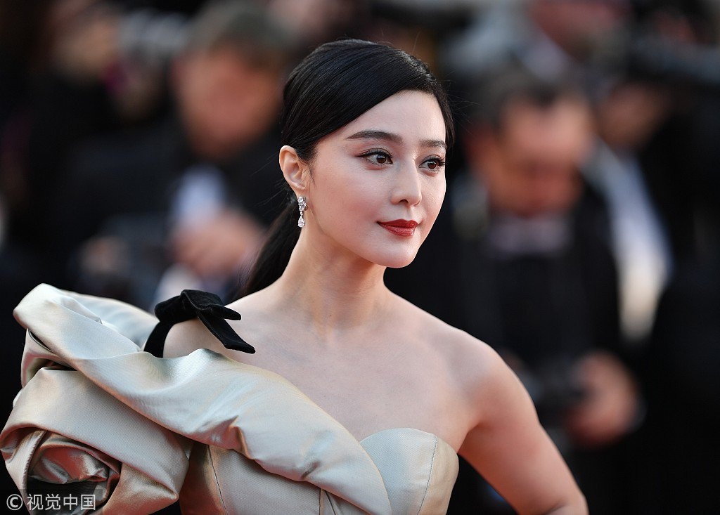 Pham Bang Bang: Tu 'hop dong ma' trieu USD den bi mat showbiz? hinh anh