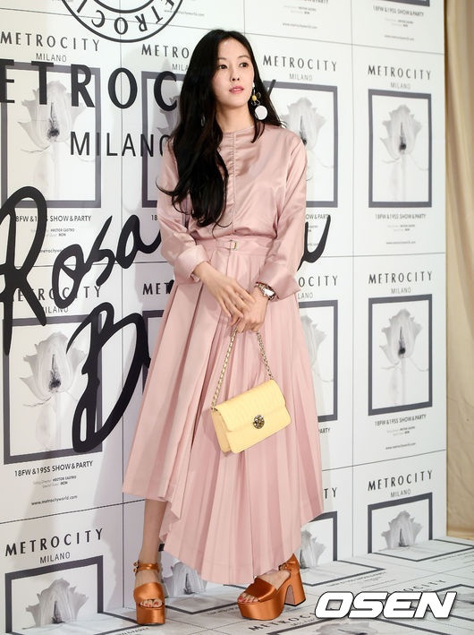 Hyomin mac loi trang phuc anh 3