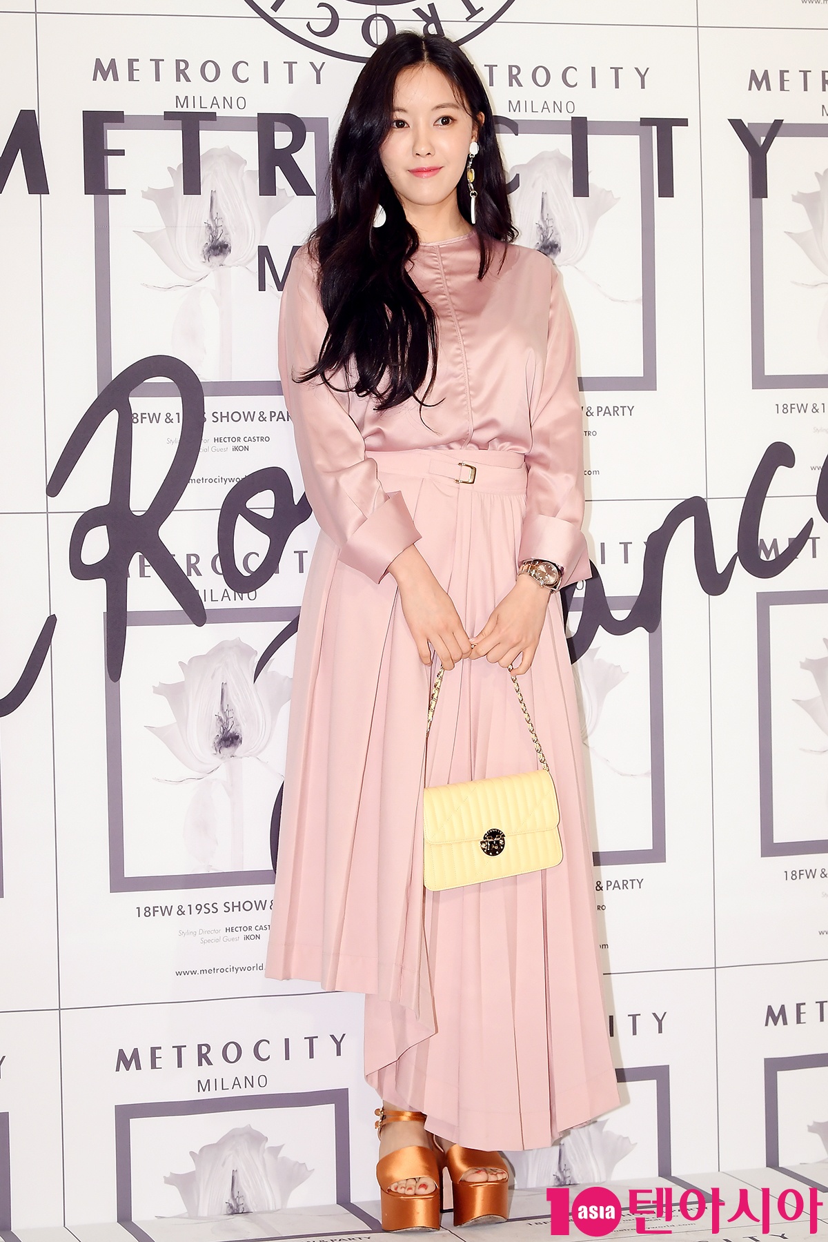 Hyomin mac loi trang phuc anh 2