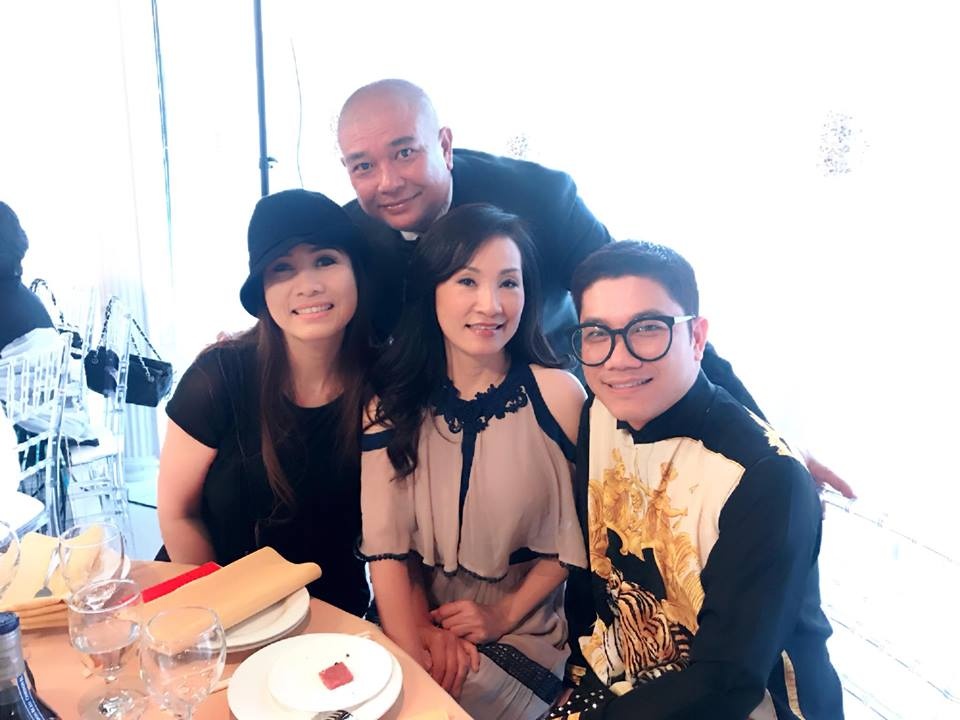 Nghệ sĩ Việt dự lễ cưới con gái NSND Hồng Vân ở Mỹ ảnh 2 Nghe si Viet du le cuoi con gai NSND Hong Van o My anh 2