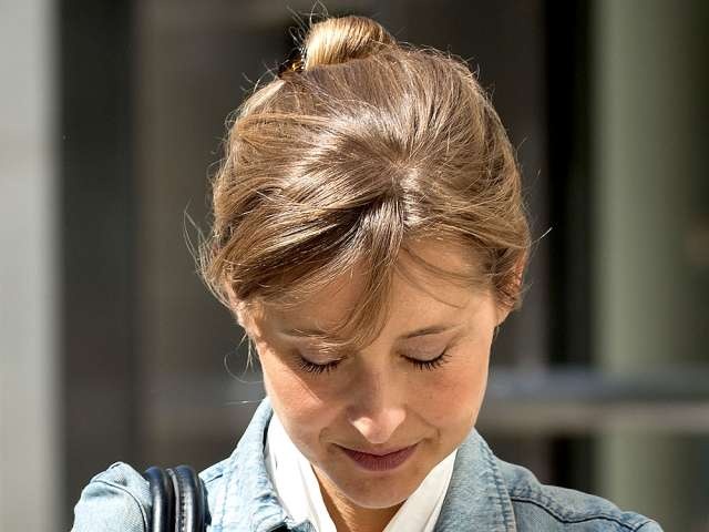 Allison Mack bị bắt ảnh 2 Allison Mack bi bat anh 2