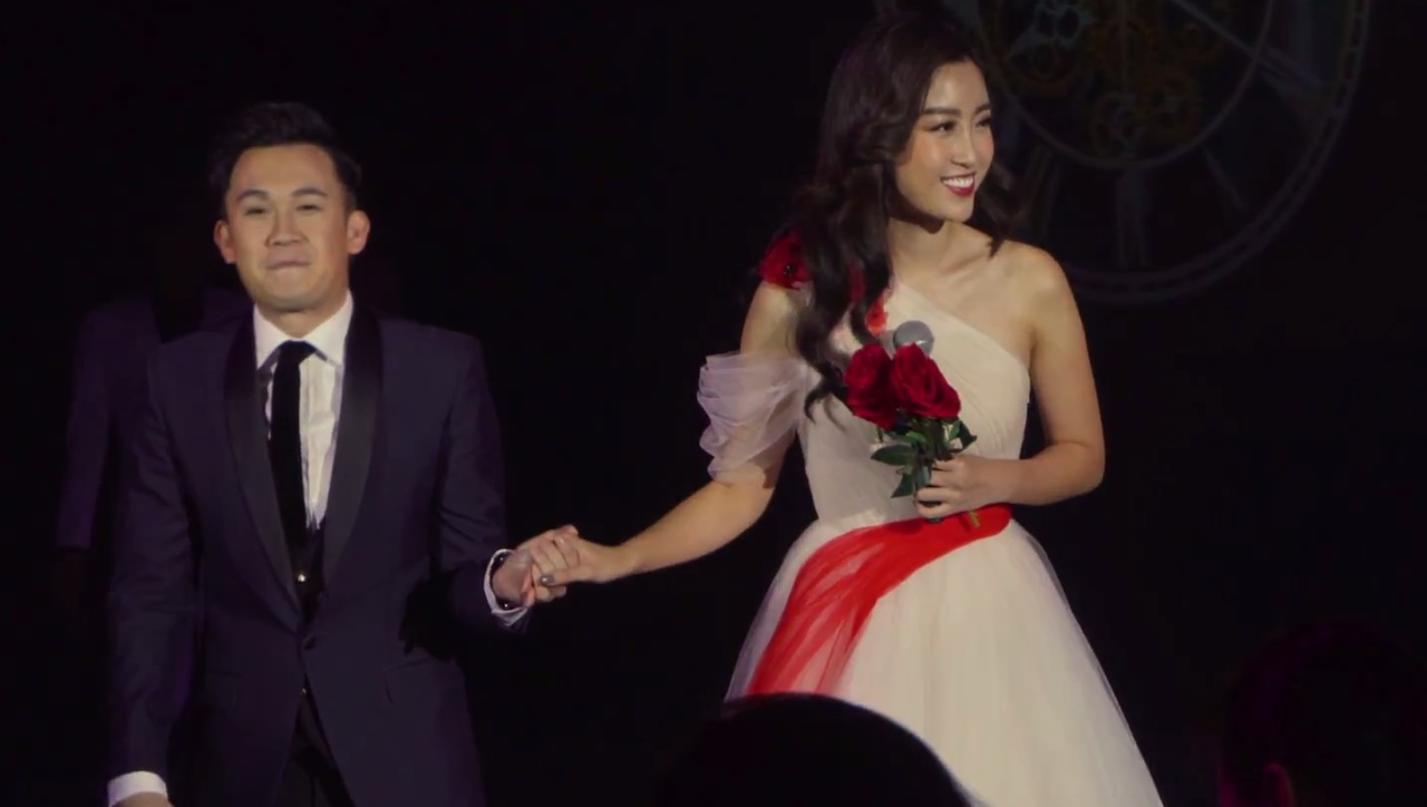 Hoa hau My Linh lan dau hat 'Sau tat ca' ben Duong Trieu Vu hinh anh