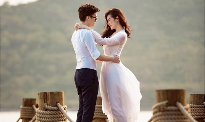 A hau Tu Anh cong bo anh cuoi voi ban trai nganh xay dung hinh anh