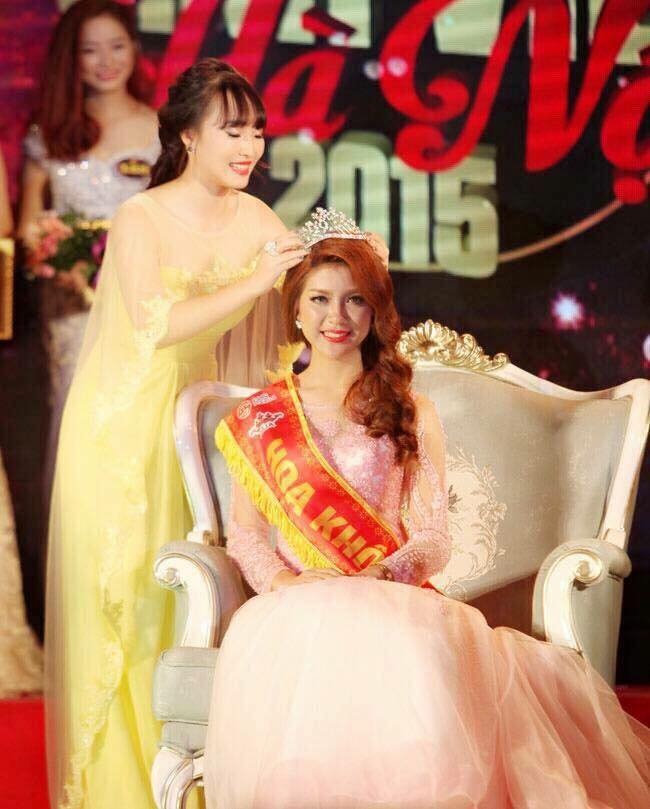 MC mac bikini dan World Cup anh 2