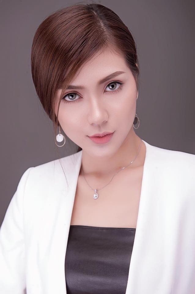 MC mac bikini dan World Cup anh 11