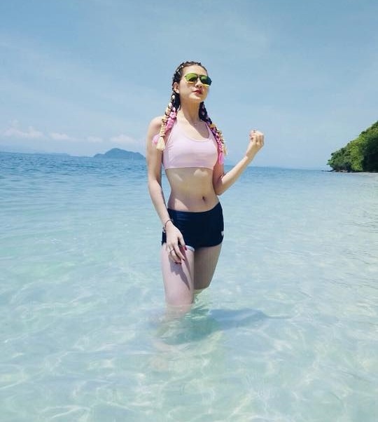 MC mac bikini dan World Cup anh 7