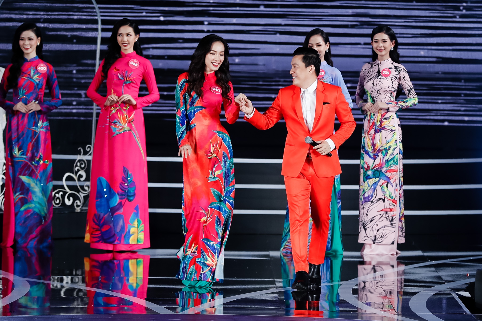 Chi Pu và Lam Trường hát Hoa hậu Việt Nam 2018 ảnh 5 Chi Pu va Lam Truong hat Hoa hau Viet Nam 2018 anh 5