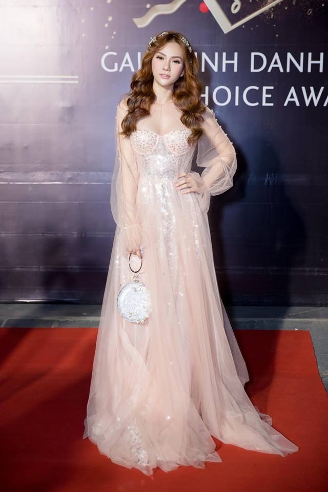 Thu Thuy nghi van tham my anh 10