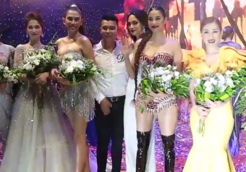 Pham Huong dung chan Huong Giang Idol anh 2