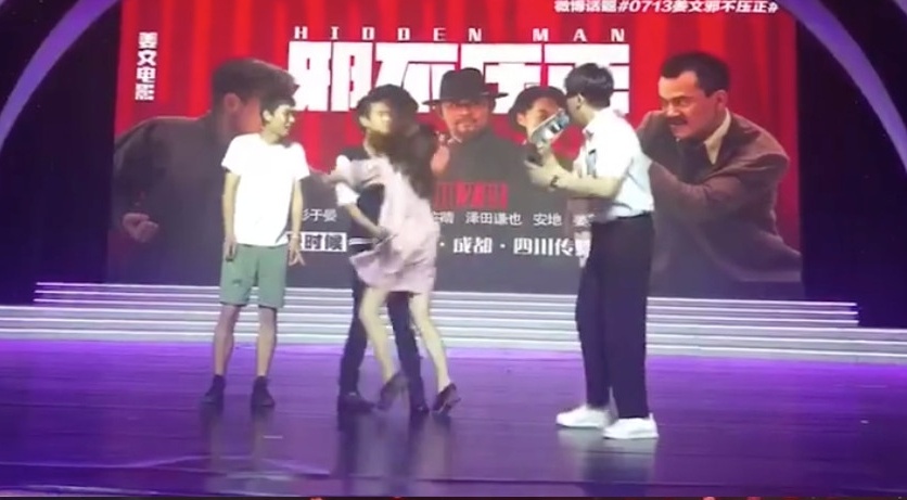 Clip Banh Vu Yen bi fan nu sam so hinh anh