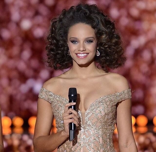 Hoa hau nguoi yeu tin don cua Mbappe anh 3