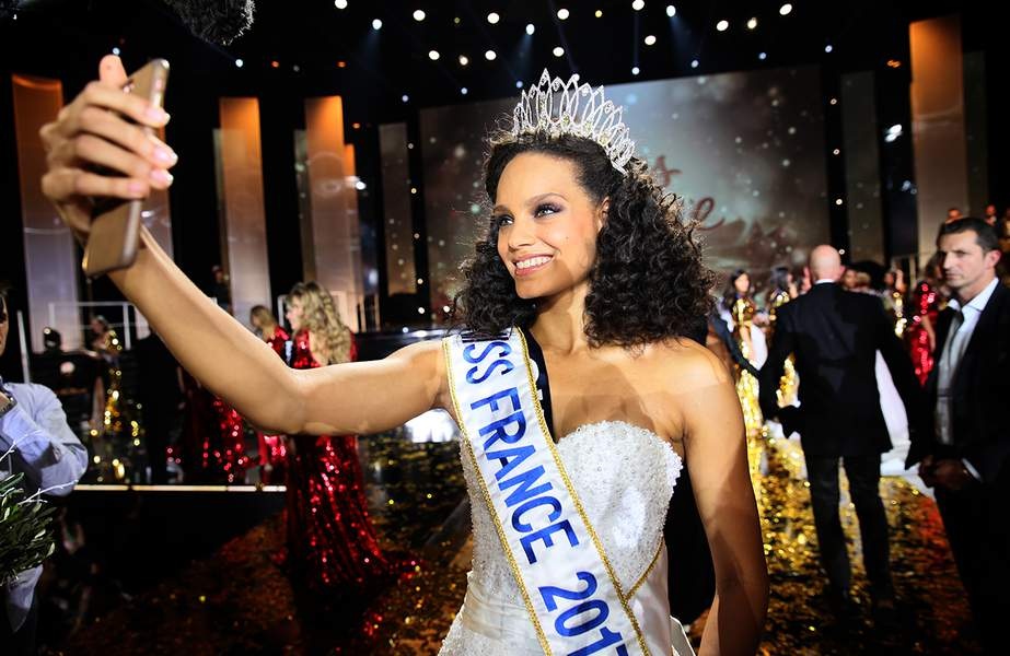 Hoa hau nguoi yeu tin don cua Mbappe anh 2