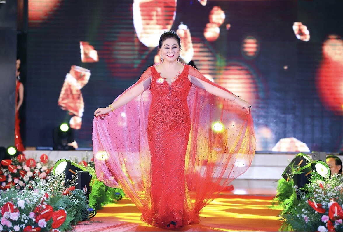 Cuoc thi sac dep Viet bi ngung ngang anh 2