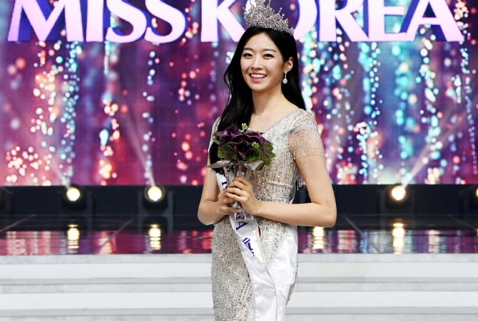 Hoa hau Han Quoc khoa trang ca nhan anh 1