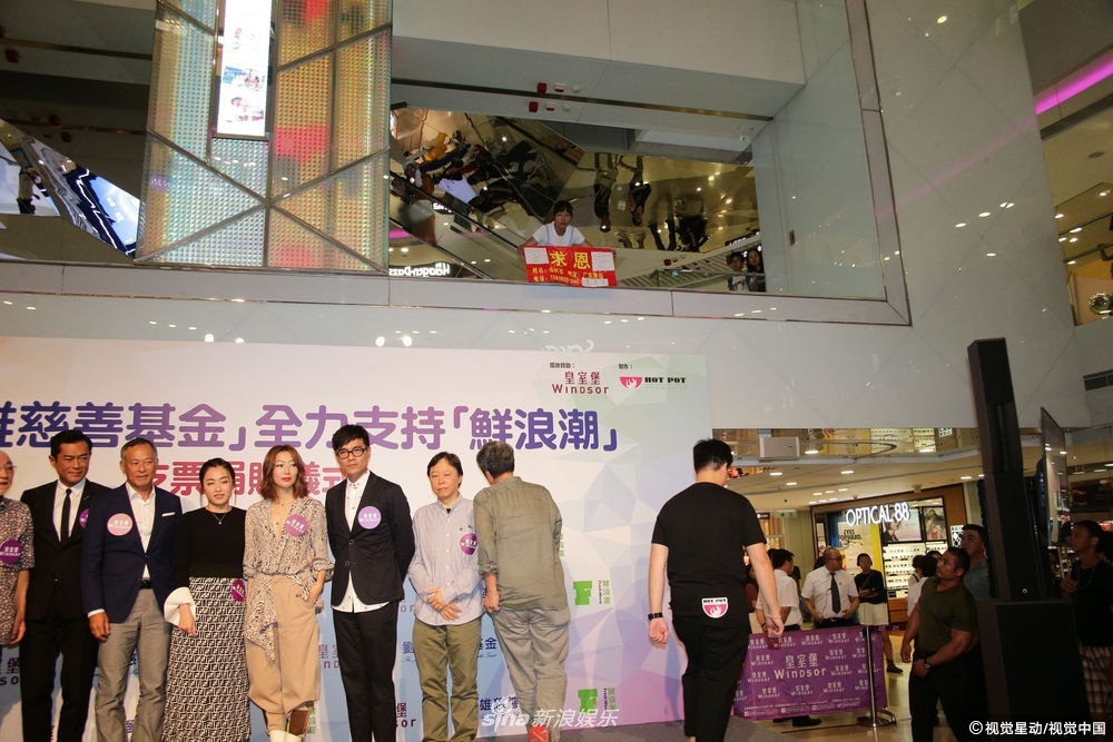 Cổ Thiên Lạc hốt hoảng vì bị phụ nữ đòi vay tiền ảnh 2 Co Thien Lac hot hoang vi bi phu nu doi vay tien anh 2