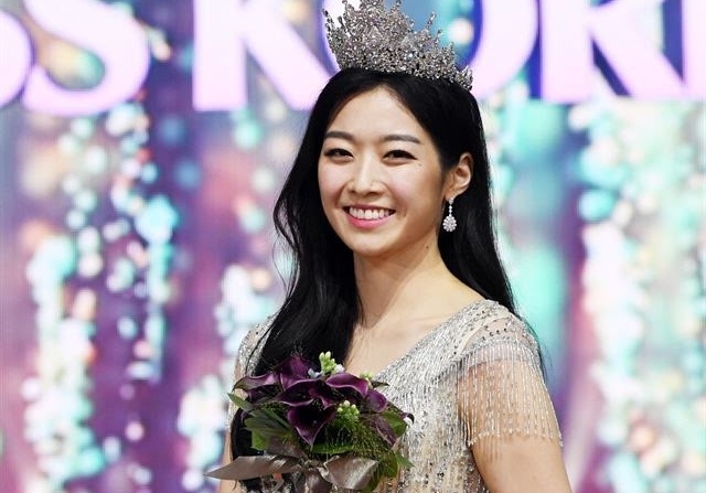 Tan Hoa hau Han Quoc khoa mang xa hoi vi bi nem da nhan sac hinh anh