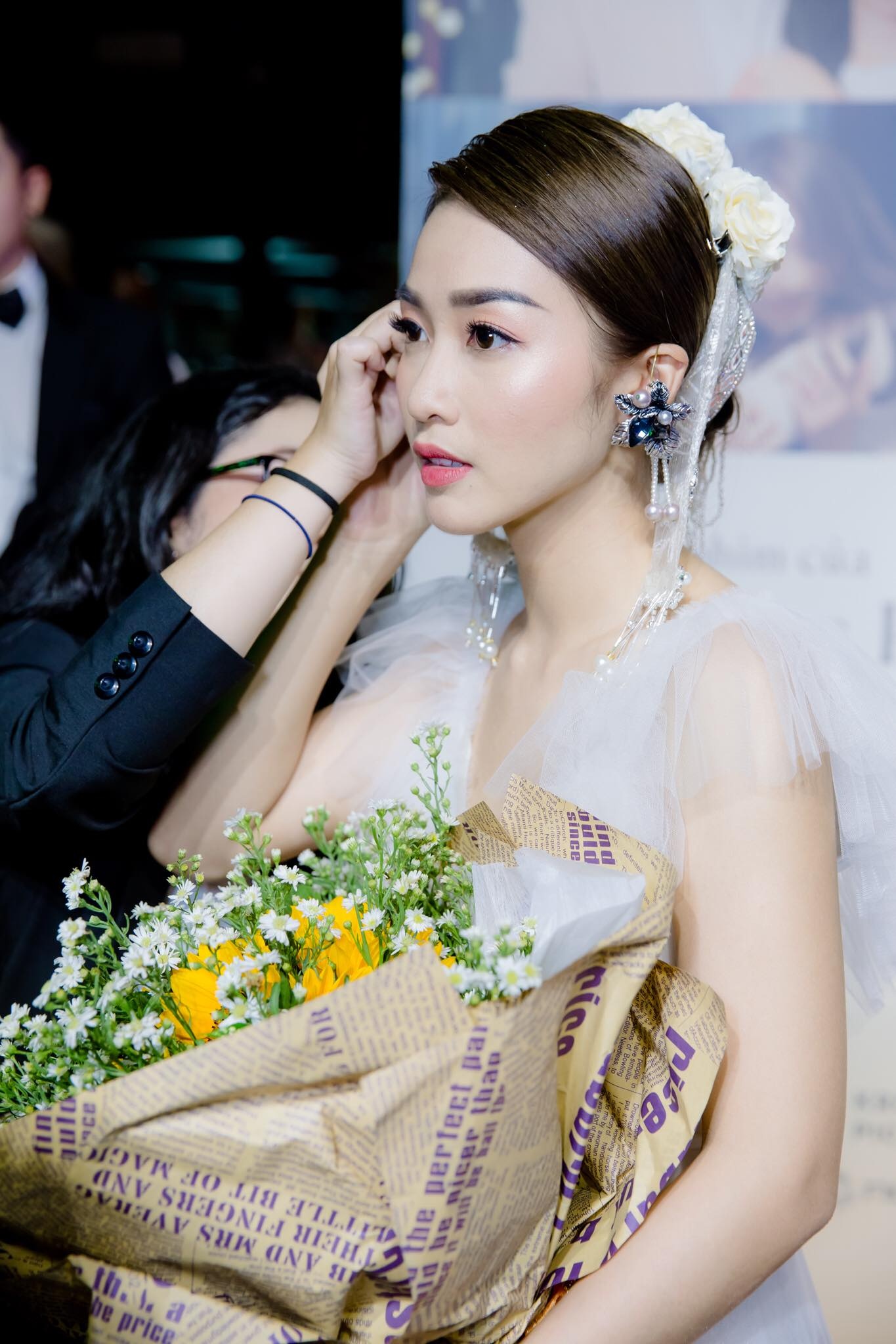 Kha Ngan Hau due mat troi anh 7