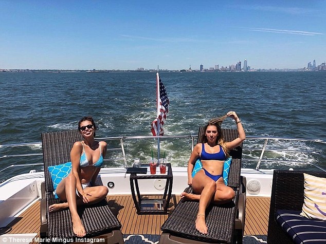 justin bieber dinh hon voi hailey baldwin anh 5