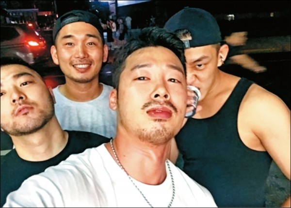 Yoo Ah In đồng tính ảnh 1 Yoo Ah In dong tinh anh 1