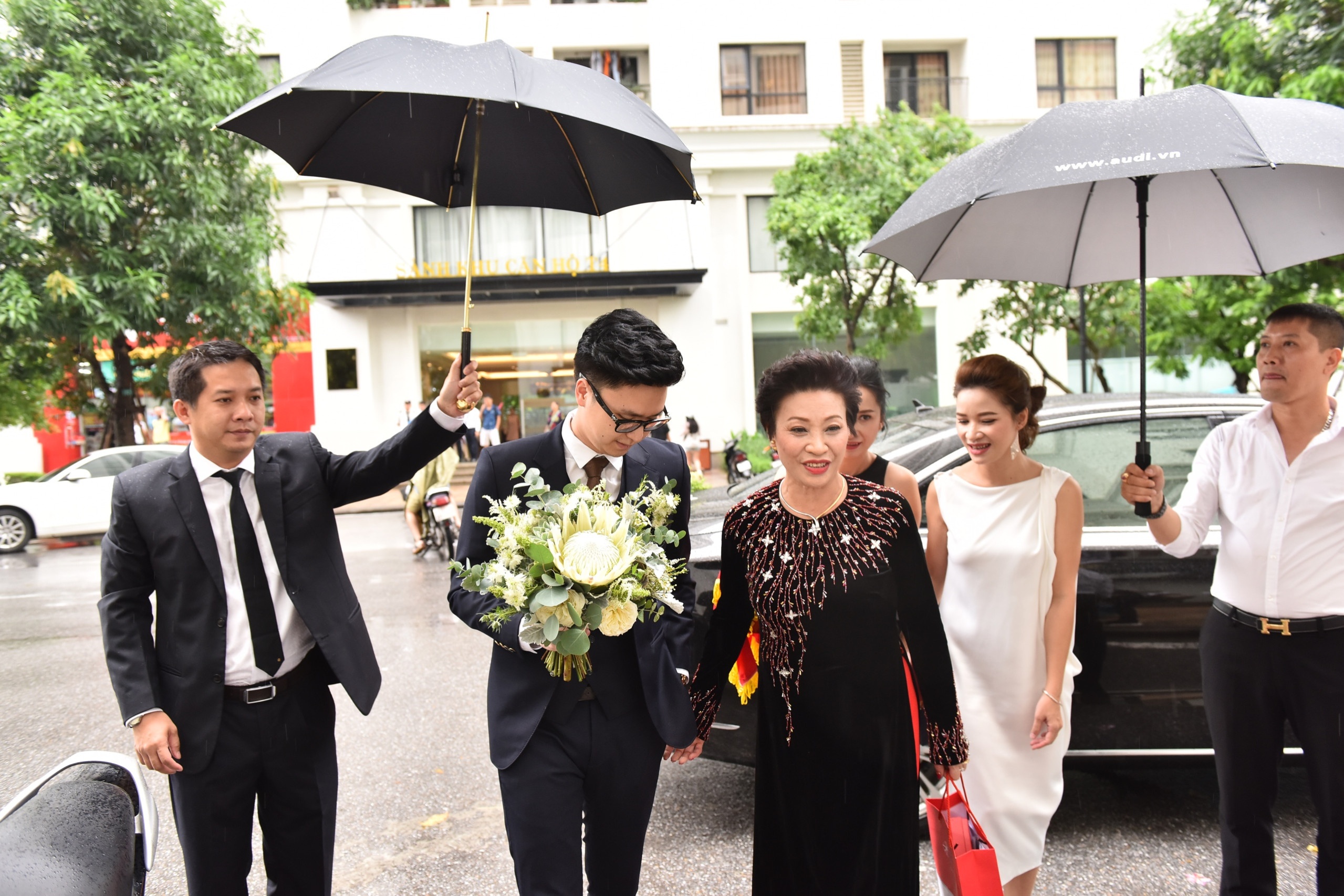 Dan xe sang trong le ruoc dau cua A hau Tu Anh anh 7