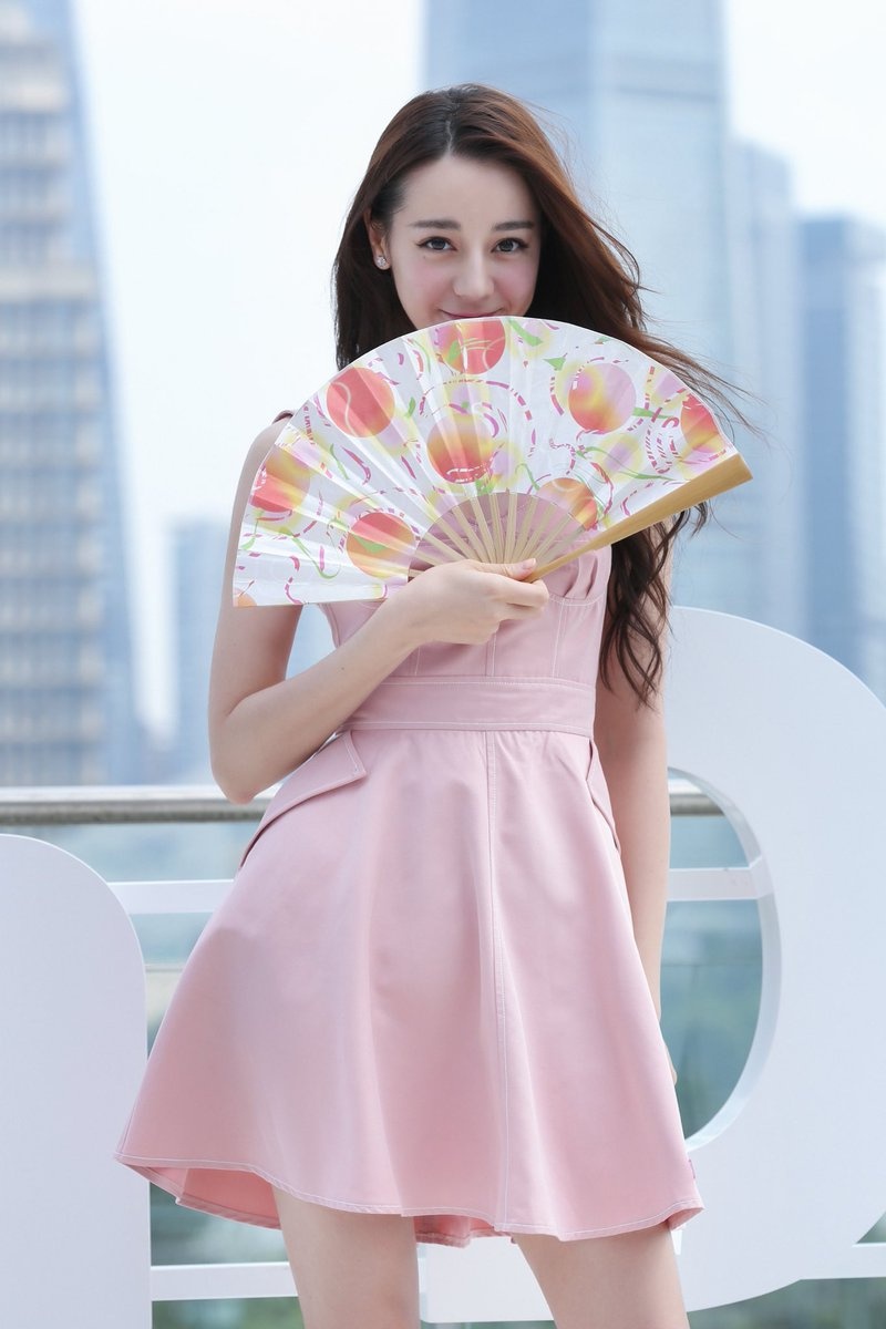 Dich Le Nhiet Ba lung tung vi mac vay ngan anh 5