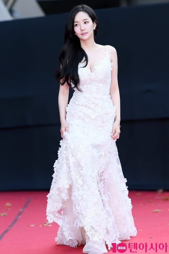 Duong cong goi cam cua Park Min Young anh 6