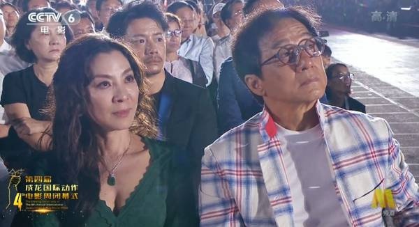 Thành Long tuổi 64 đu trực thăng xuất hiện trên tr ảnh 3 Thanh Long tuoi 64 du truc thang xuat hien tren tr anh 3