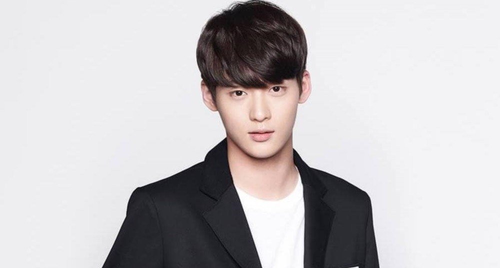 Gia dinh dong y kham nghiem tu thi nam ca si Han chet o tuoi 20 hinh anh