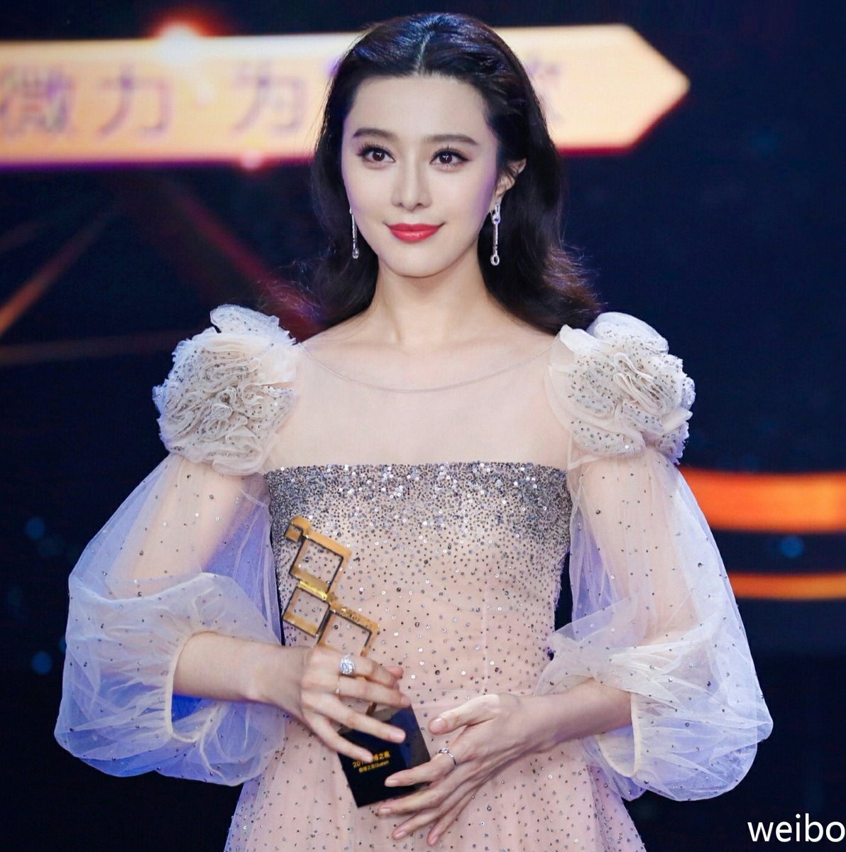 Sao Hoan Chau cach cach be boi lao ly anh 2