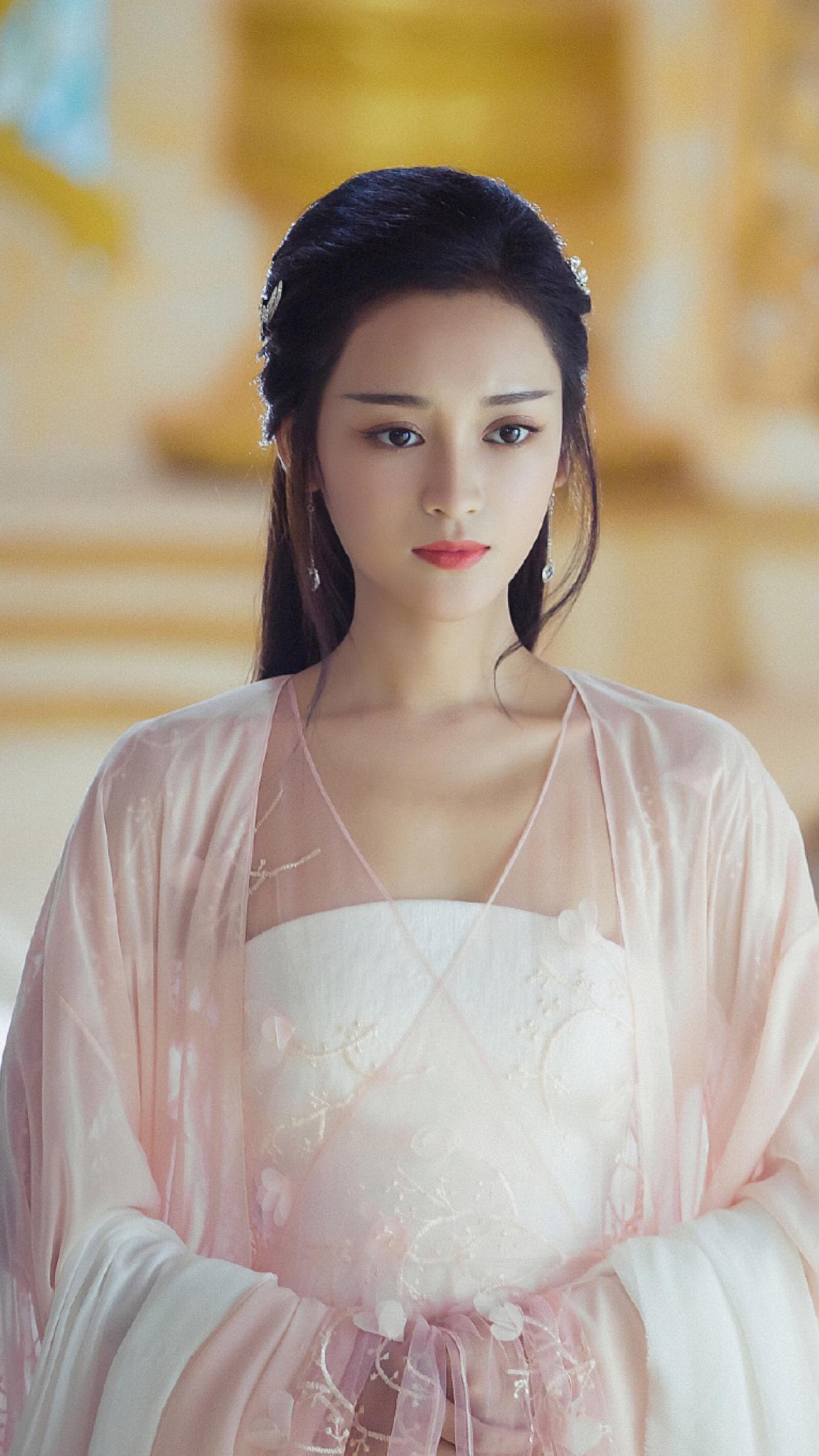 Sao nu Hoa ngu Vuong Nhat Phi anh 1