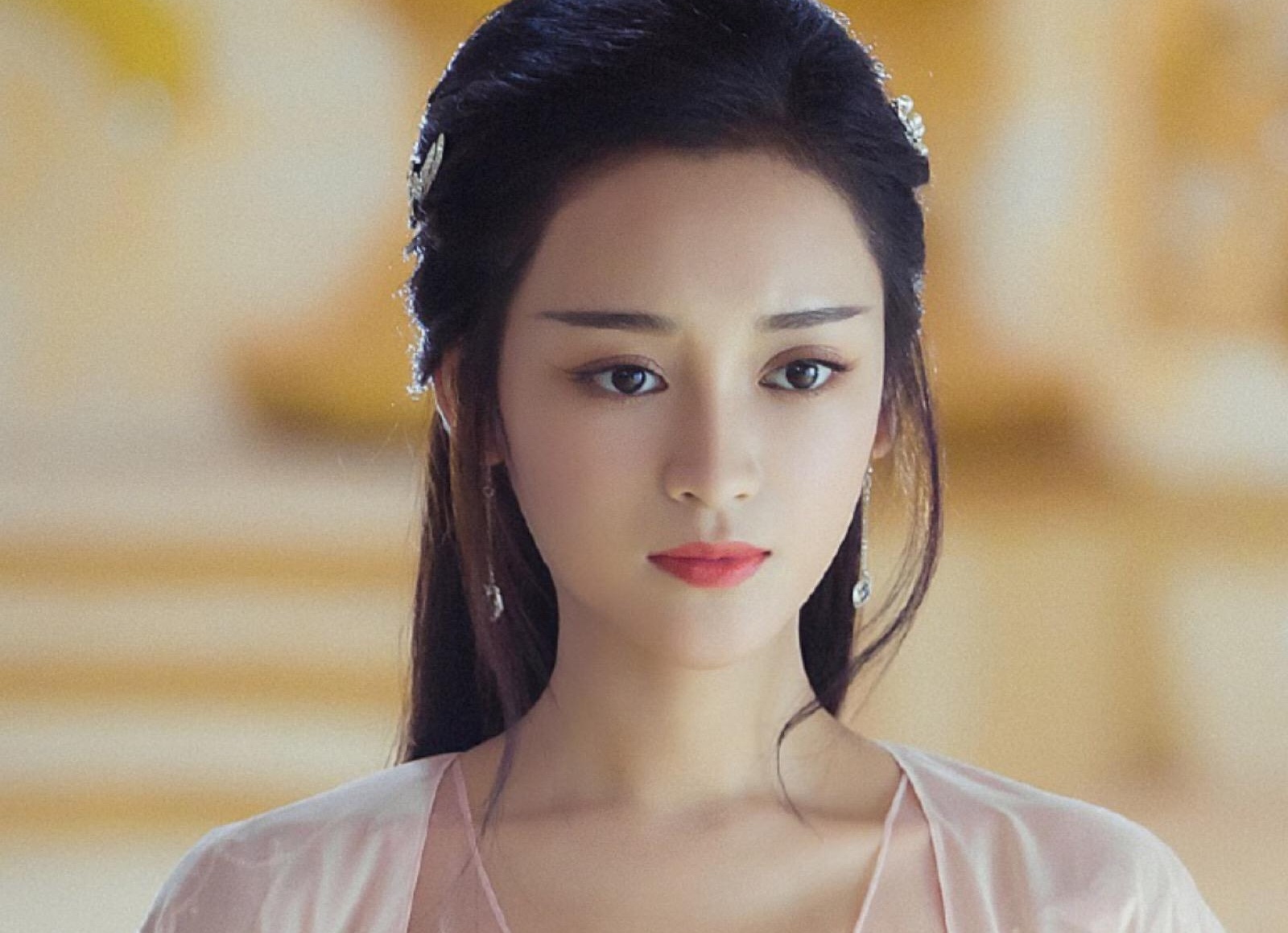 Nhan sac sao tre Trung Quoc chua noi tieng da bi tay chay hinh anh