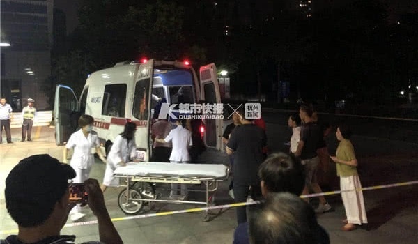 Xe dao cu lat, hon 10 nguoi trong doan phim TQ bi thuong nang hinh anh