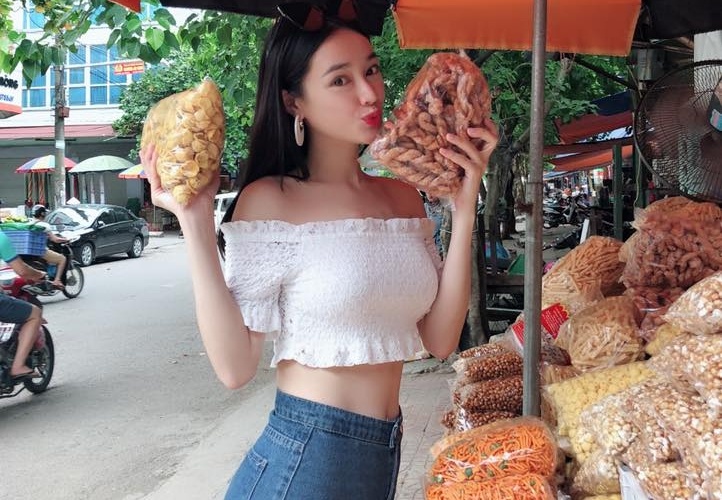 Nha Phuong dien ao ngan de eo thon dap tin mang bau voi Truong Giang hinh anh