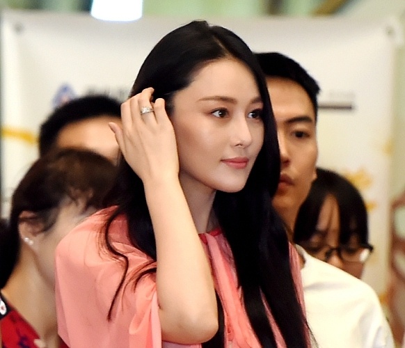 Trương Hinh Dư xuất hiện sau kết hôn ảnh 1 Truong Hinh Du xuat hien sau ket hon anh 1