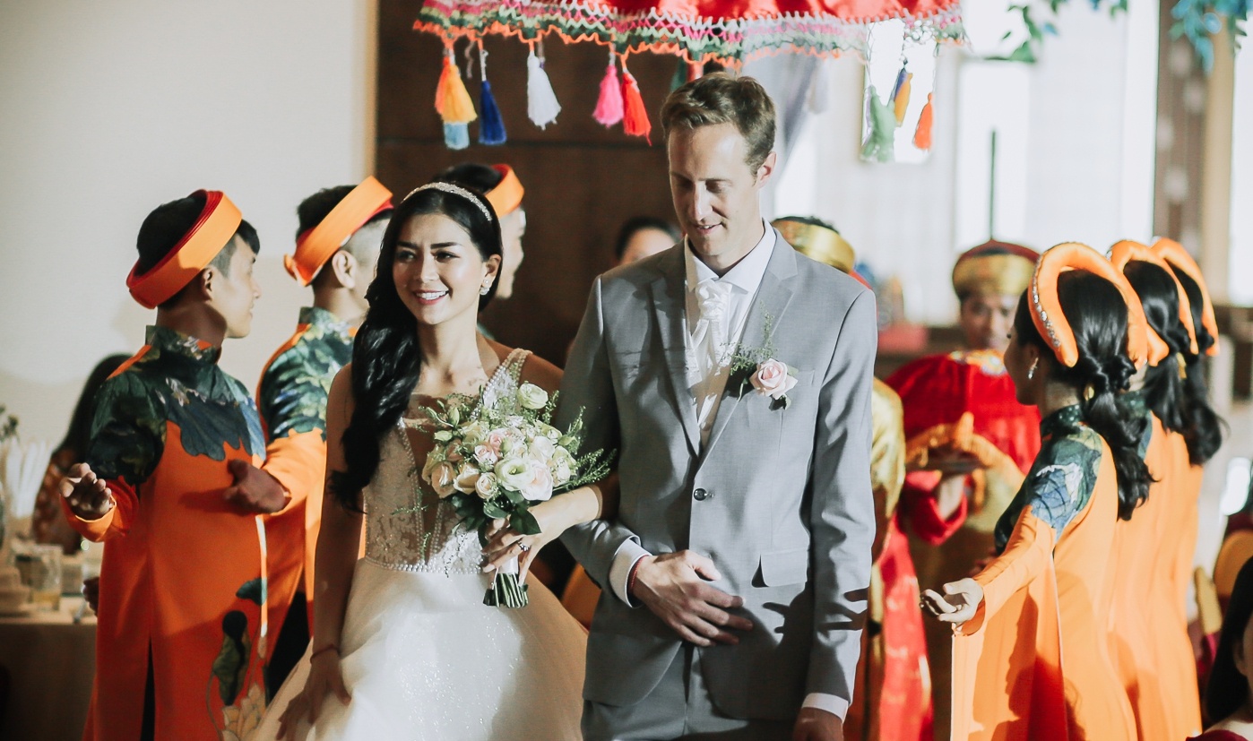 Dien vien Viet bo showbiz lam phi cong ket hon voi chong Tay hinh anh