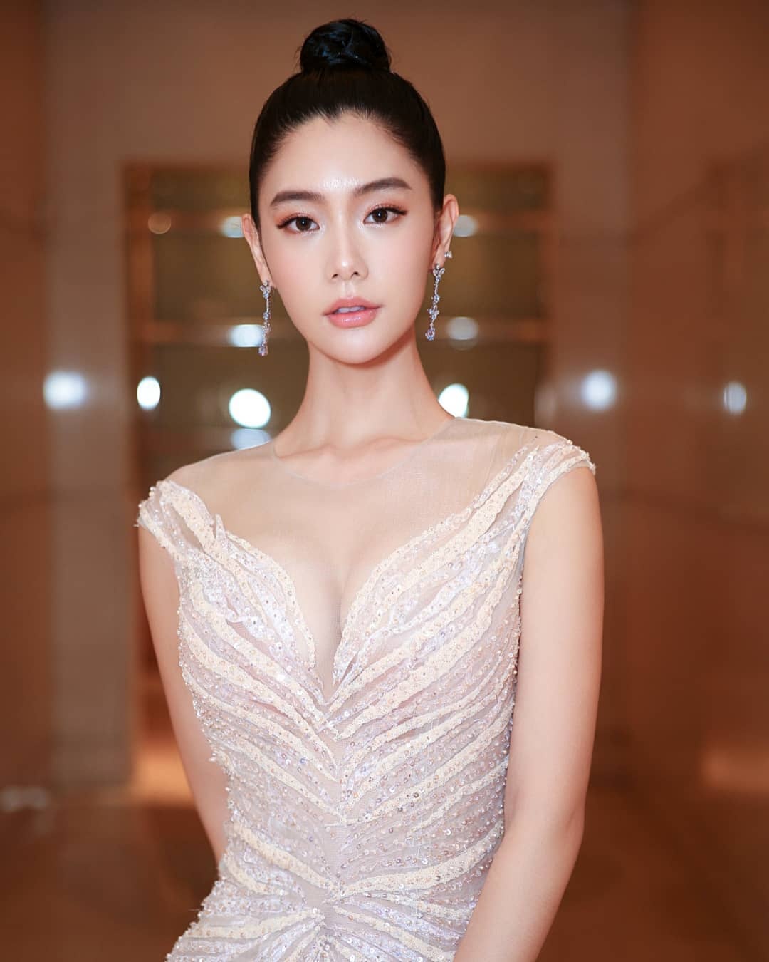 Duong cong goi cam cua Clara anh 6