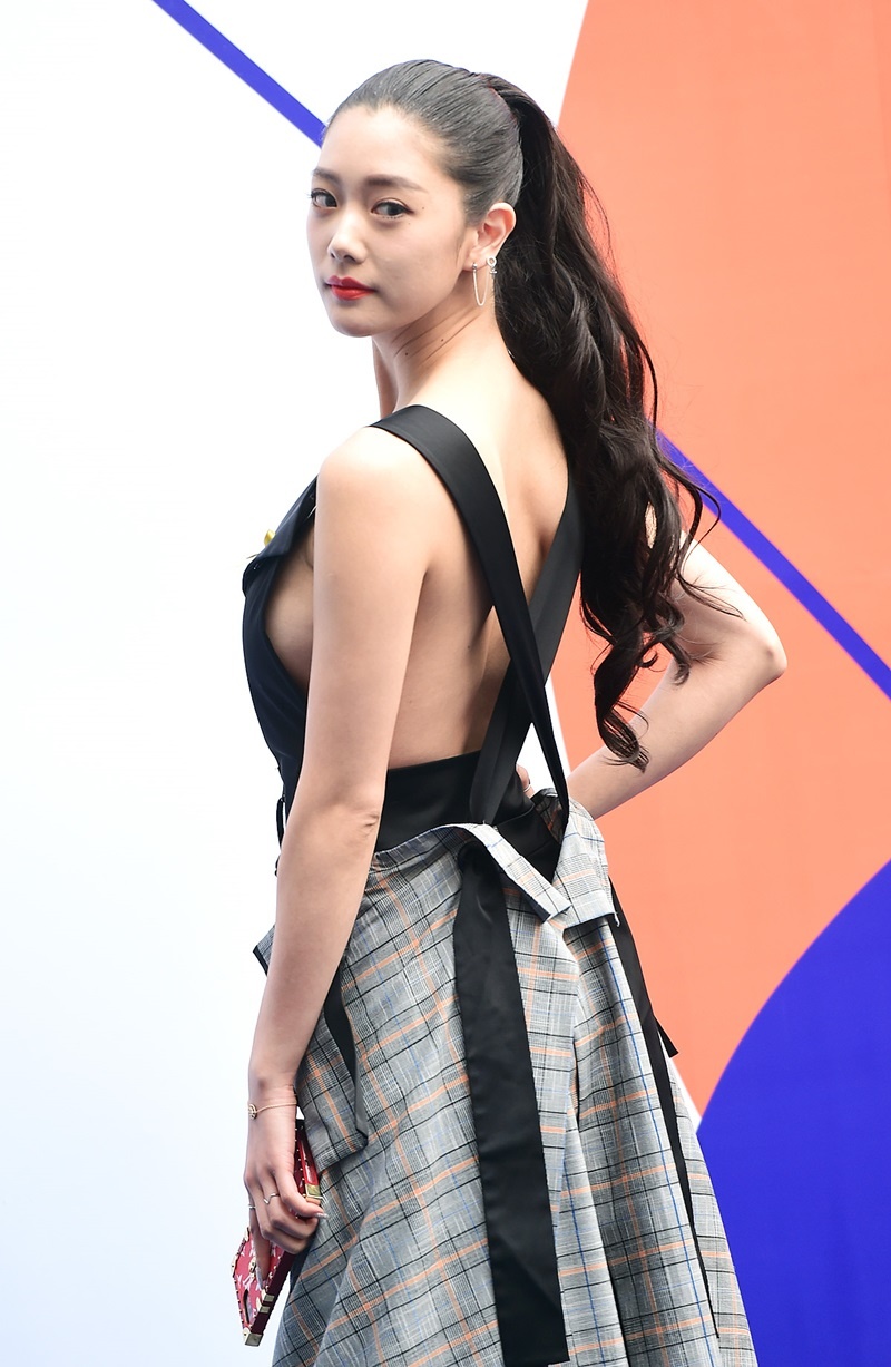 Duong cong goi cam cua Clara anh 1