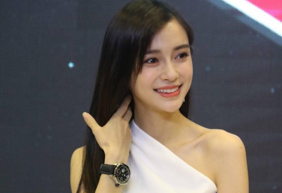 Angelababy xuat hien giua nghi van bi dieu tra hinh anh