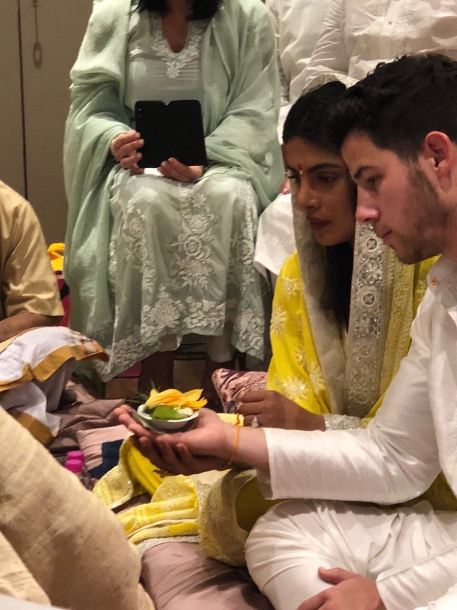 Nick Jonas dinh hon Priyanka Chopra anh 2