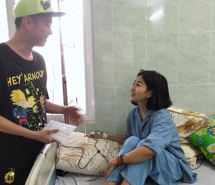 Nghệ sĩ Việt thăm Mai Phương bị ung thư ảnh 1 Nghe si Viet tham Mai Phuong bi ung thu anh 1
