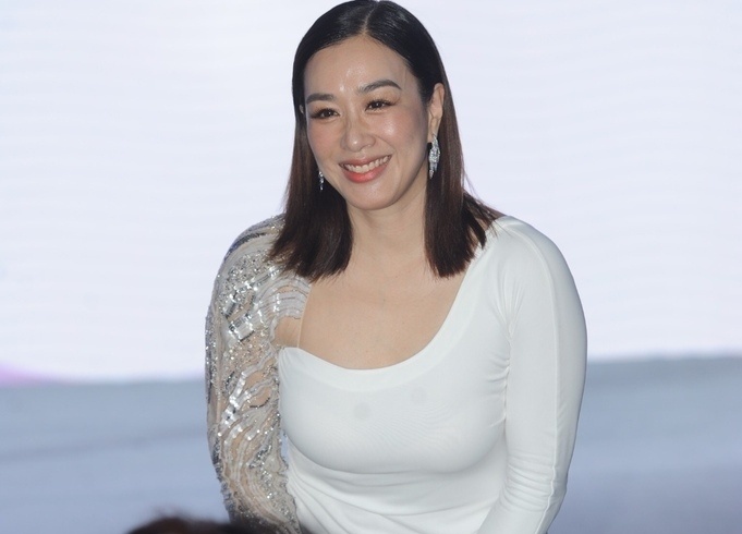 Chung Le De mang bau anh 1