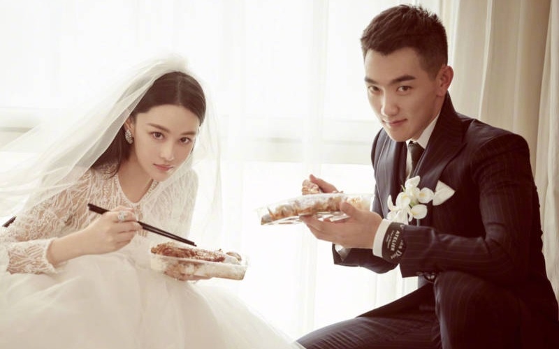 Truong Hinh Du va chong linh dac cong an com hop trong ngay cuoi hinh anh