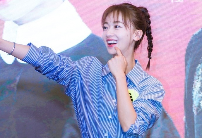 Ngô Cẩn Ngôn bị ném đá ảnh 3 Ngo Can Ngon bi nem da anh 3