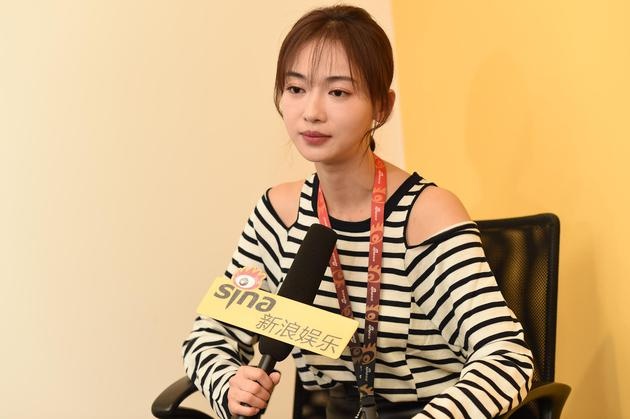 Sao nu 'Dien Hi cong luoc' bi nem da sau khi xin loi lan 3 hinh anh